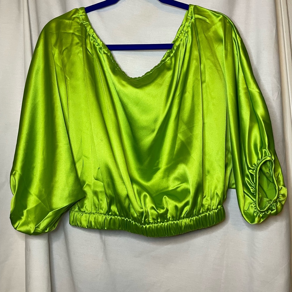 NWT Uoozee Bright Green Off the Shoulder Blouse with Elastic Waist Size M